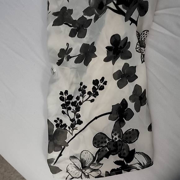 Blouse - Picture 2 of 3